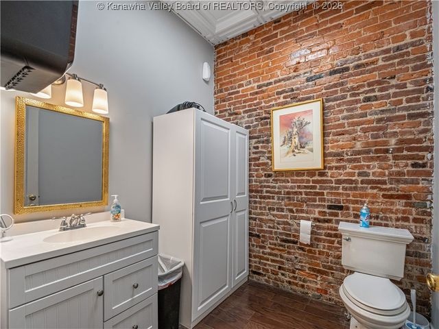 16 Capitol Street, Charleston, WV 25301