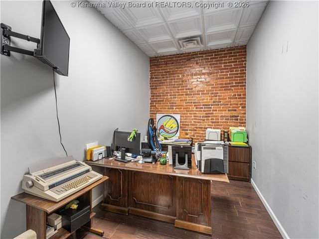 16 Capitol Street, Charleston, WV 25301
