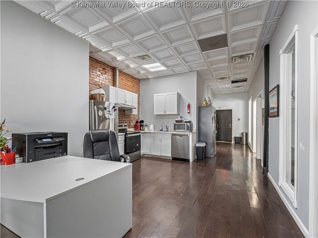 16 Capitol Street, Charleston, WV 25301