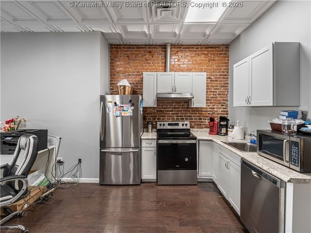 16 Capitol Street, Charleston, WV 25301