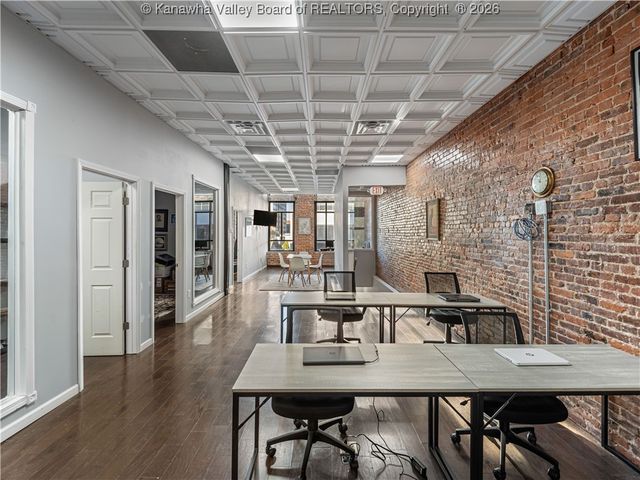16 Capitol Street, Charleston, WV 25301