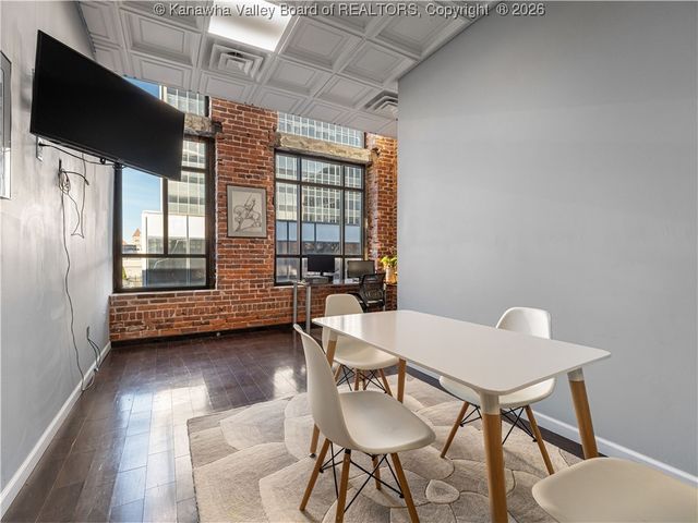 16 Capitol Street, Charleston, WV 25301