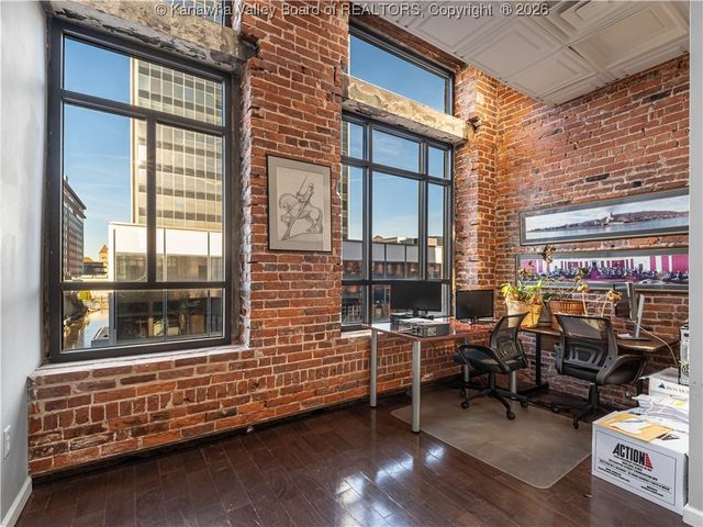 16 Capitol Street, Charleston, WV 25301