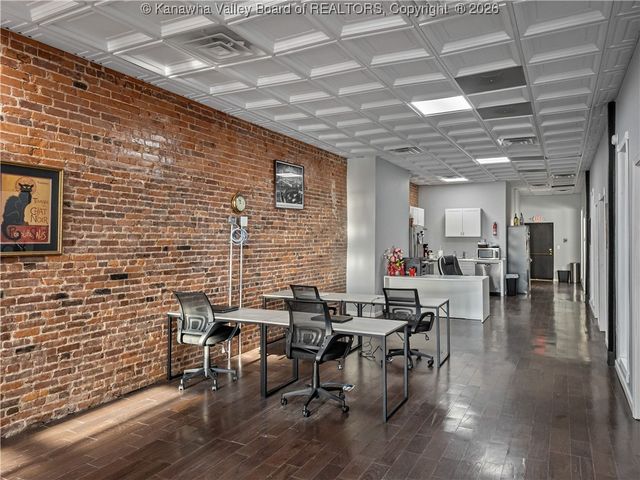 16 Capitol Street, Charleston, WV 25301