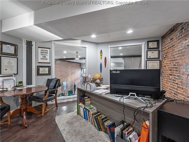 16 Capitol Street, Charleston, WV 25301