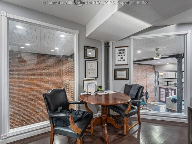 16 Capitol Street, Charleston, WV 25301