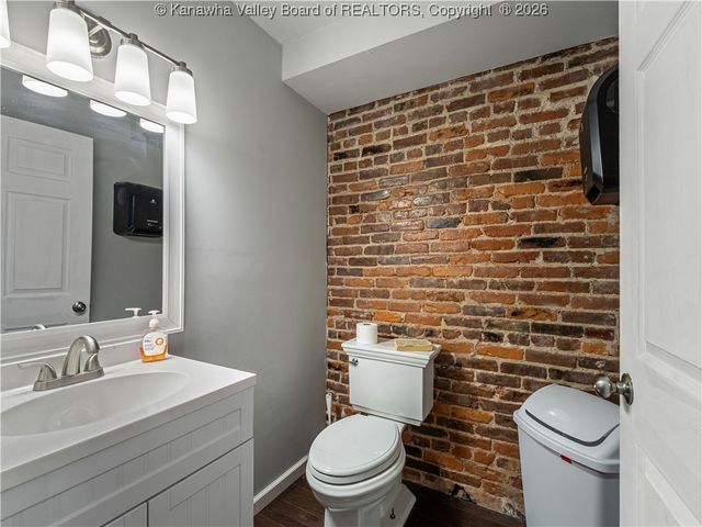 16 Capitol Street, Charleston, WV 25301