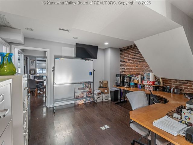 16 Capitol Street, Charleston, WV 25301