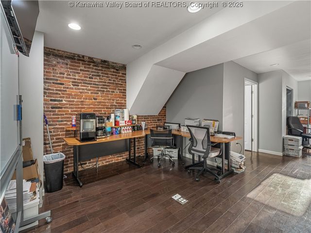 16 Capitol Street, Charleston, WV 25301
