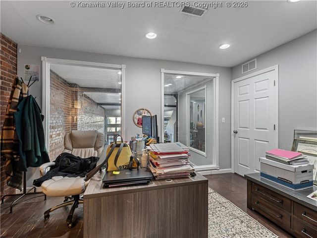 16 Capitol Street, Charleston, WV 25301