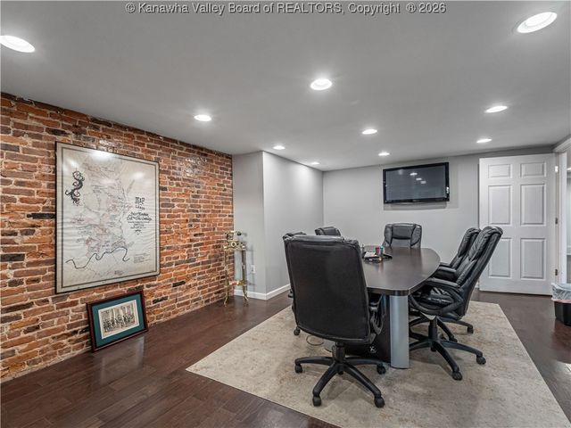 16 Capitol Street, Charleston, WV 25301