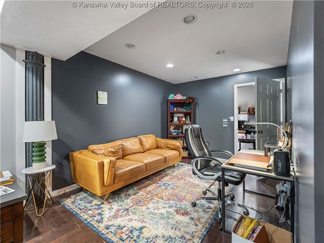 16 Capitol Street, Charleston, WV 25301