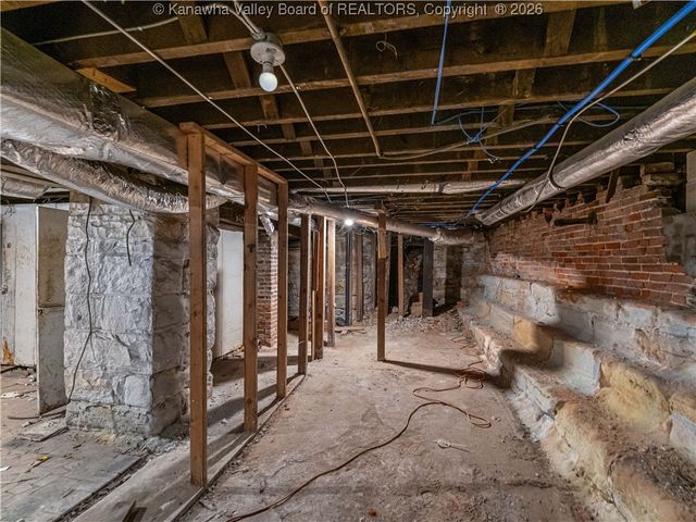 16 Capitol Street, Charleston, WV 25301