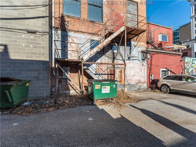 16 Capitol Street, Charleston, WV 25301