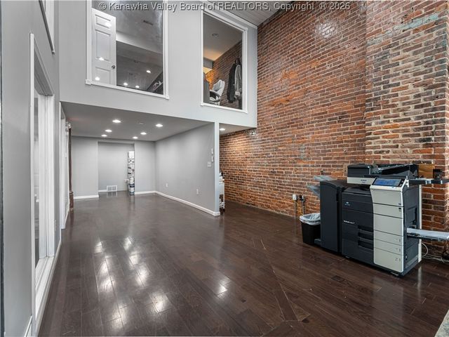 16 Capitol Street, Charleston, WV 25301