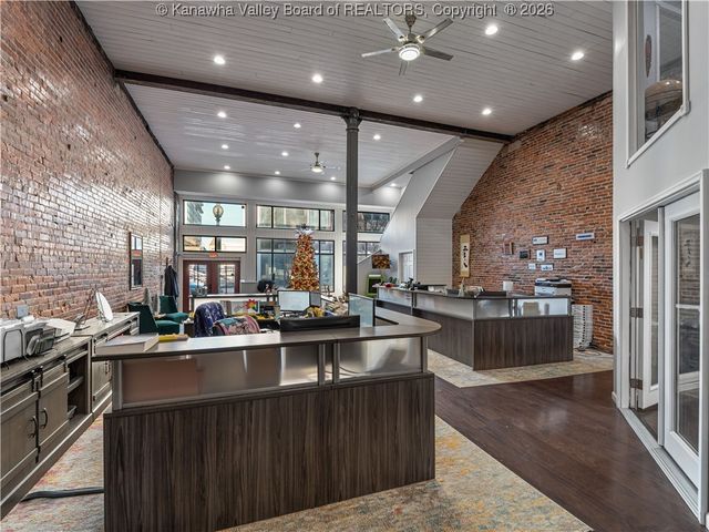 16 Capitol Street, Charleston, WV 25301