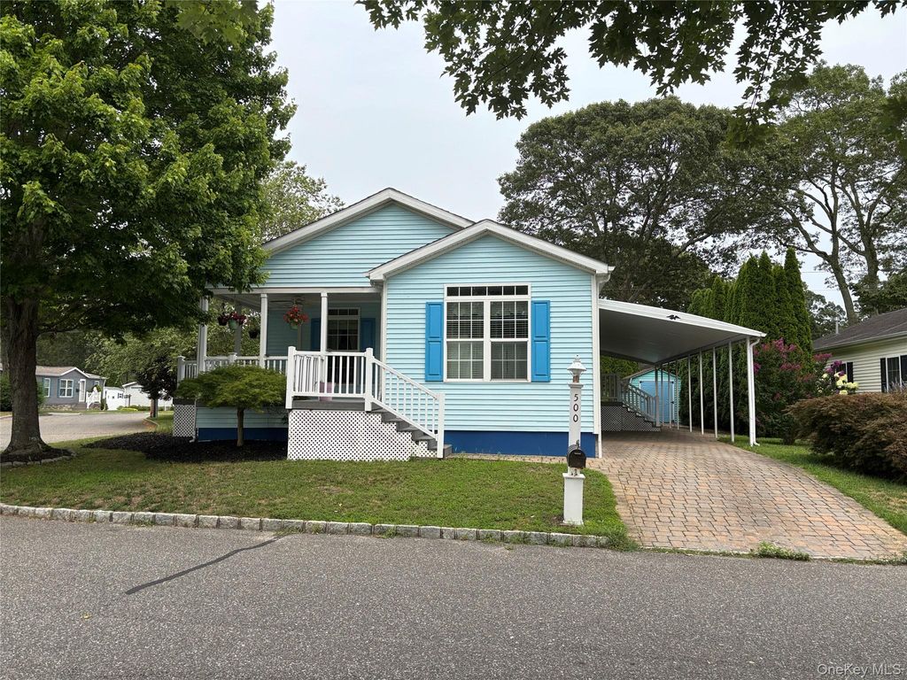 1661 OLD COUNTRY Road 500, Riverhead, NY 11901