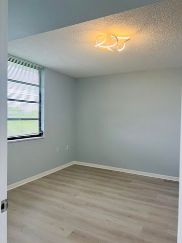 3635 Whitehall Drive 404, West Palm Beach, FL 33401