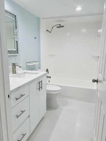 3635 Whitehall Drive 404, West Palm Beach, FL 33401