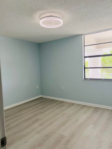 3635 Whitehall Drive 404, West Palm Beach, FL 33401
