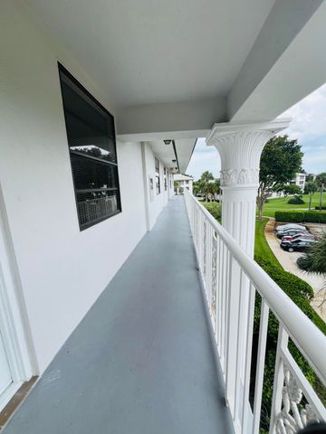 3635 Whitehall Drive 404, West Palm Beach, FL 33401