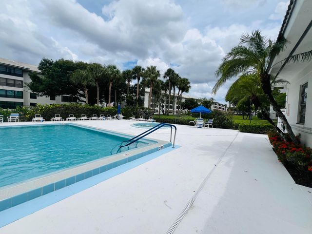 3635 Whitehall Drive 404, West Palm Beach, FL 33401