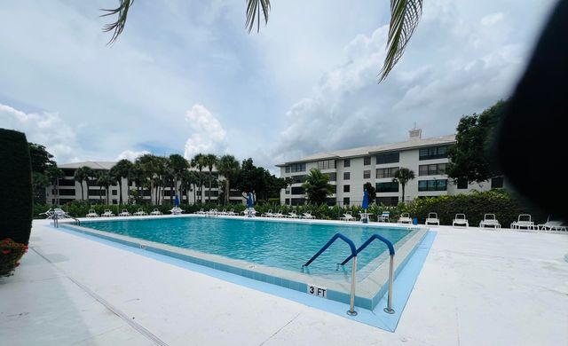 3635 Whitehall Drive 404, West Palm Beach, FL 33401