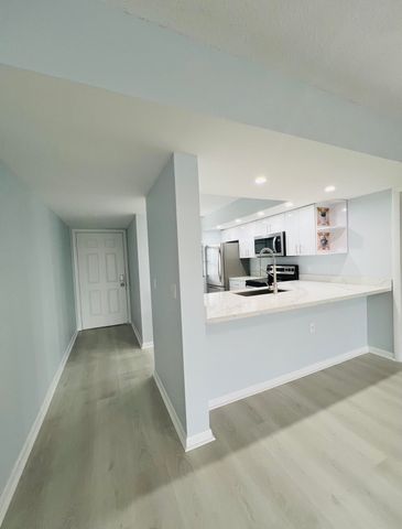3635 Whitehall Drive 404, West Palm Beach, FL 33401