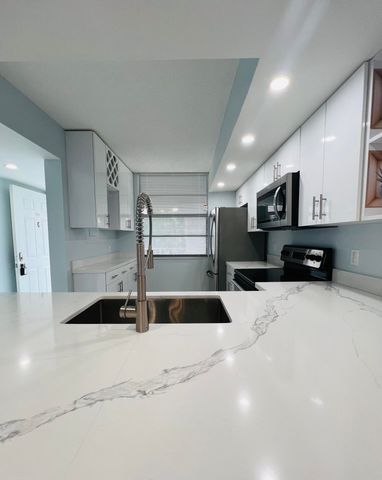 3635 Whitehall Drive 404, West Palm Beach, FL 33401