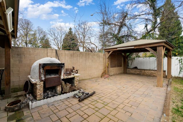 209 Oriole Ln, Lodi, CA 95240