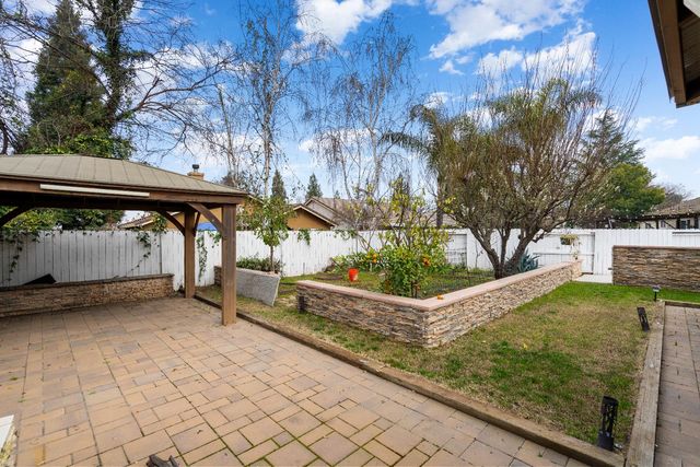 209 Oriole Ln, Lodi, CA 95240