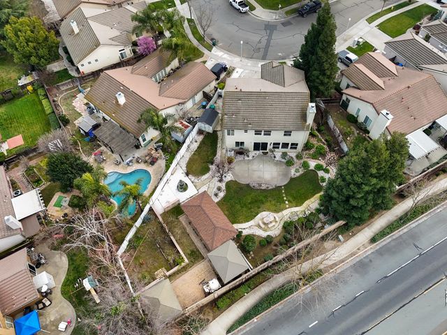 209 Oriole Ln, Lodi, CA 95240