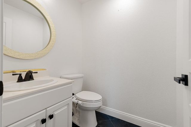 209 Oriole Ln, Lodi, CA 95240