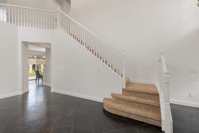 209 Oriole Ln, Lodi, CA 95240