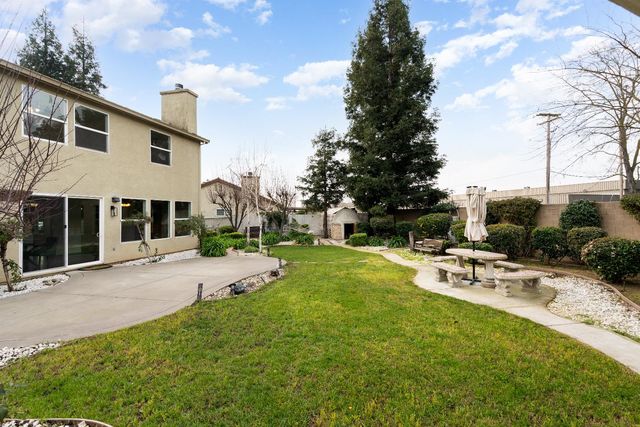209 Oriole Ln, Lodi, CA 95240