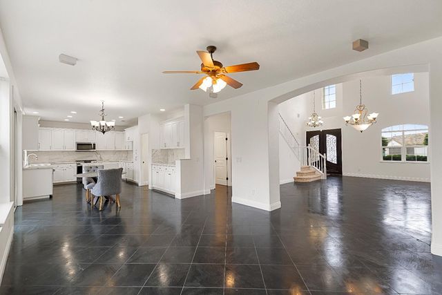 209 Oriole Ln, Lodi, CA 95240