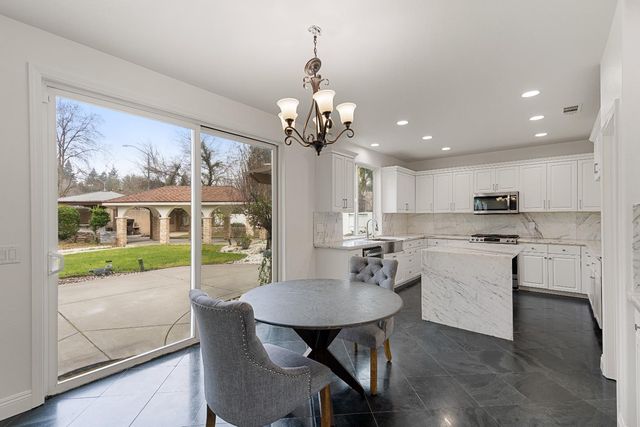 209 Oriole Ln, Lodi, CA 95240