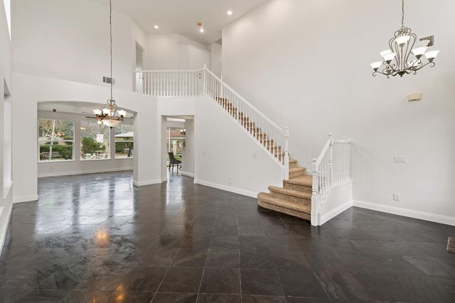 209 Oriole Ln, Lodi, CA 95240