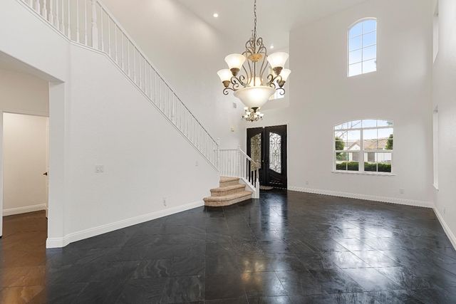 209 Oriole Ln, Lodi, CA 95240