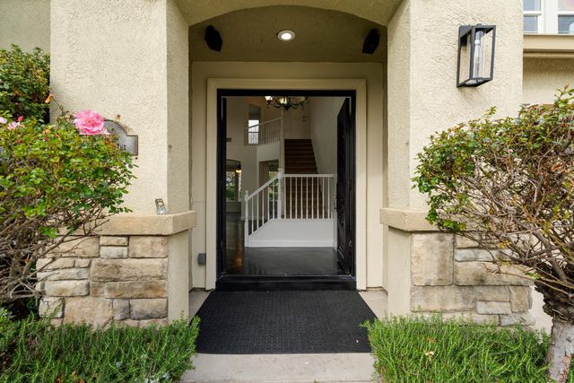 209 Oriole Ln, Lodi, CA 95240