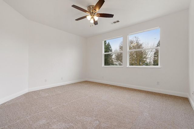 209 Oriole Ln, Lodi, CA 95240