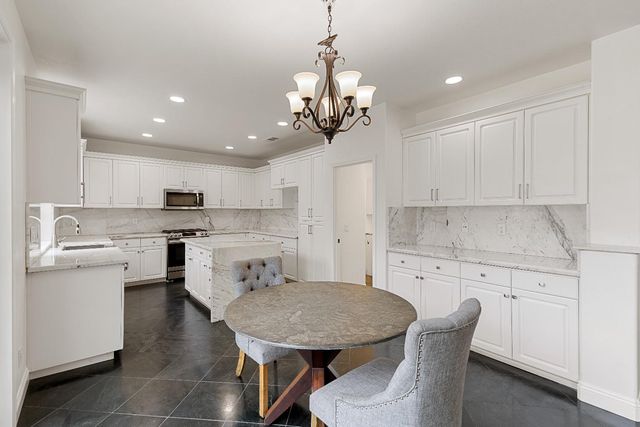 209 Oriole Ln, Lodi, CA 95240