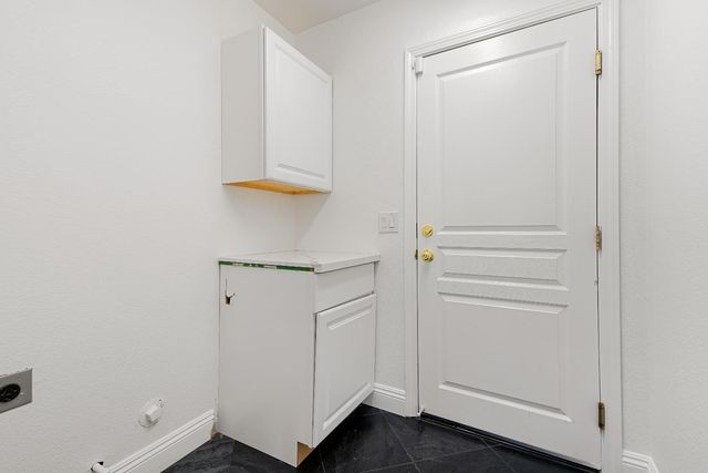 209 Oriole Ln, Lodi, CA 95240