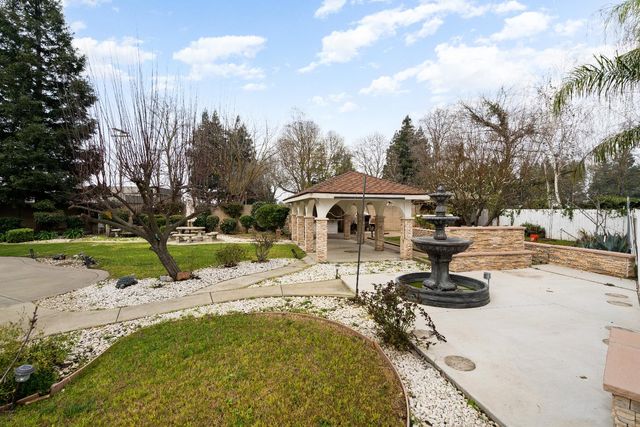 209 Oriole Ln, Lodi, CA 95240