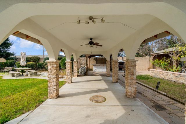 209 Oriole Ln, Lodi, CA 95240