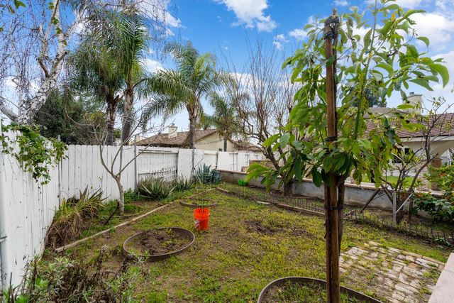 209 Oriole Ln, Lodi, CA 95240