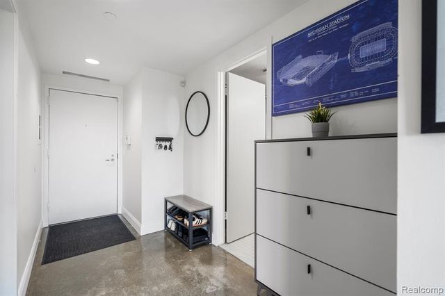 3320 Spinnaker Lane 4A, Detroit, MI 48207