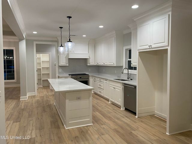 127 Salus Bend, Clinton, MS 39056