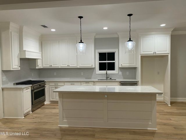 127 Salus Bend, Clinton, MS 39056