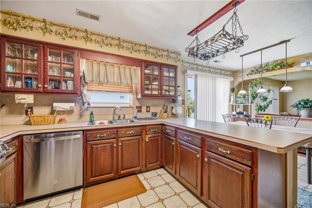 1993 Ashmont DR, Virginia Beach, VA 23456